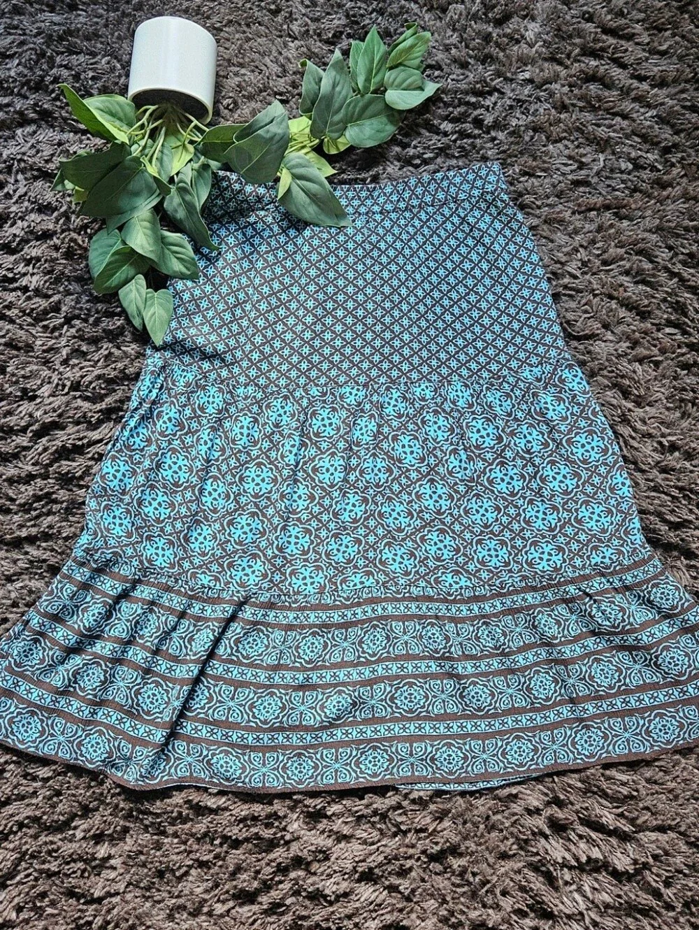 Vintage Sag Harbor petite medium tiered skirt featuring an intricate geometric a